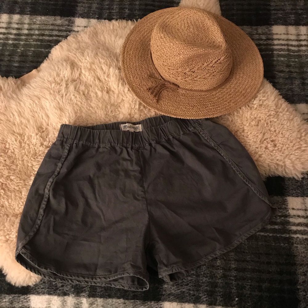 *MOVING SALE* Green Madewell camp short Loose fit.